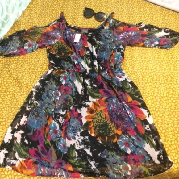 Dots Dresses & Skirts - Brand new summer dress with open shoulder sleeves
